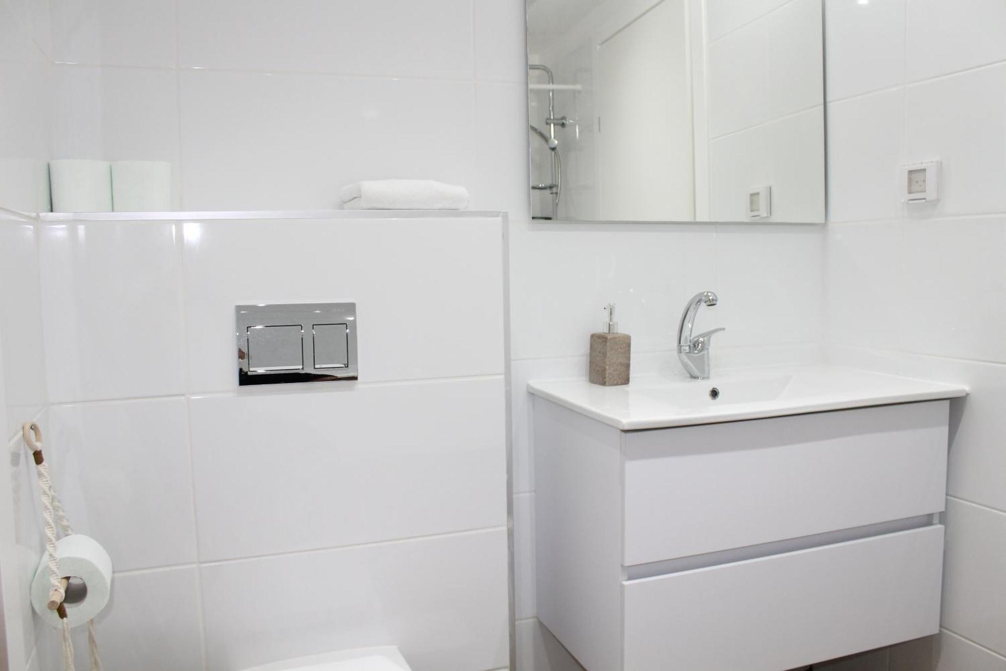 Beach Suite Israel- Private Jacuzzi, Beach View, Gym, Low Fee For Off-Site Indoor Pool & Spa ביץ סוייט ישראל- ג'קוזי פרטי עם נוף ים, אפשרות לבריכה מקורה וספא בתשלום ממש מוזל Ashkelon Exterior photo